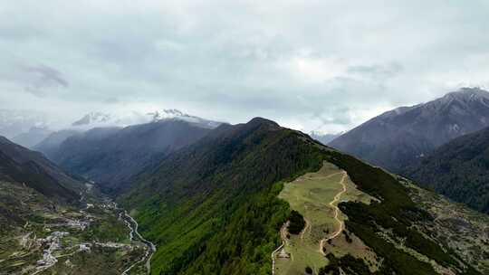 中国四川省小金县猫鼻梁四姑娘山观景台航拍