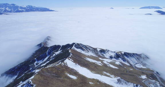 川西雪山冬季航拍云海风景