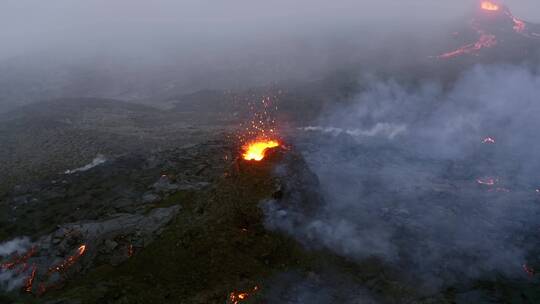 航拍喷发的火山景观视频素材模板下载