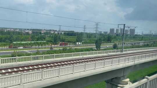铁路高建桥车窗视角