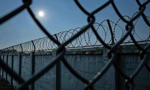 监狱铁丝网高墙看守所铁网反贪反腐 (3)