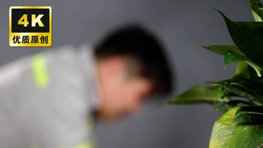 工厂工人匿名访谈工作失误悔恨懊恼偷工减料