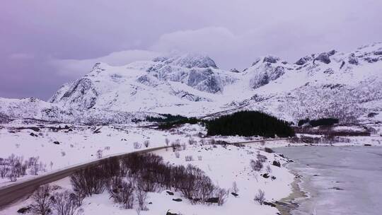 4K冬日风景雪景雪山湖面云彩海面