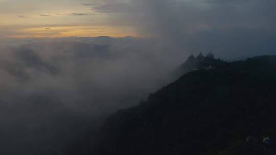 山顶黎明朝霞大风云雾飘过13