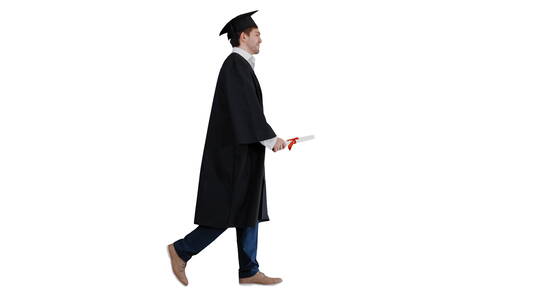 穿着学士服的男生在亲吻他的毕业证书视频素材模板下载