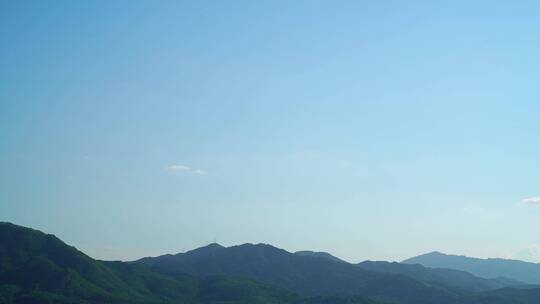 山上云朵延时天空蓝天白云乡村自然风光风景