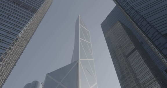仰拍香港密集高楼
