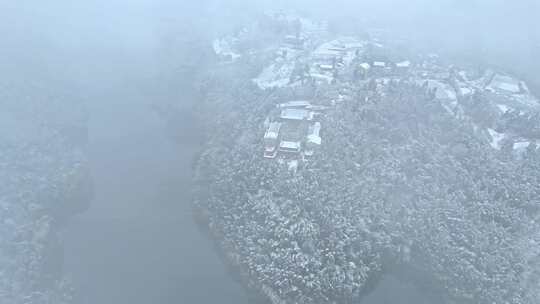 四川大深南海冬天森林下雪景观