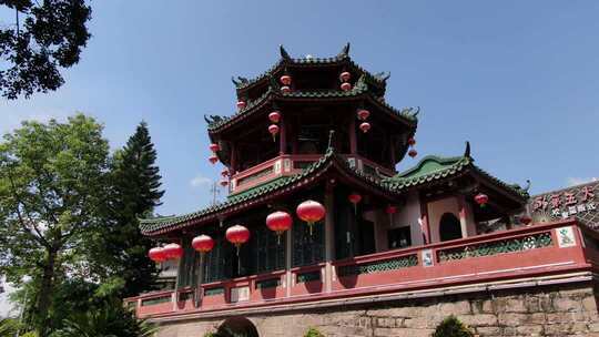 中式古建筑挂红灯笼场景