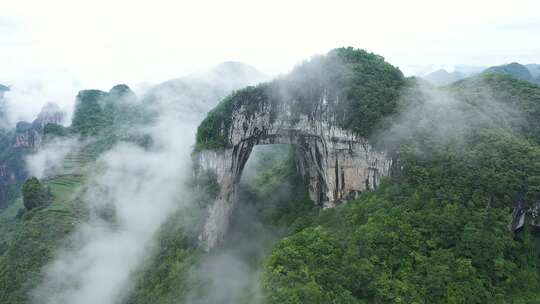 航拍祖国大好河山-云雾缭绕中的奇山异水