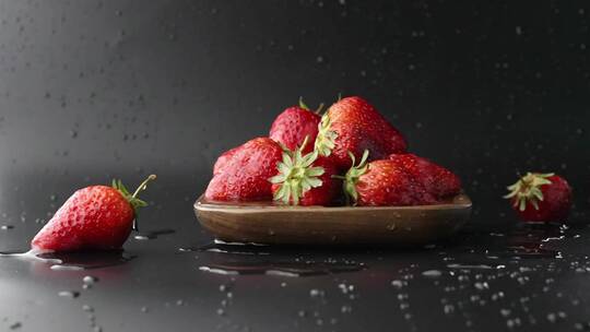 慢镜头拍摄蓝莓落入碗里有机新鲜爆浆草莓