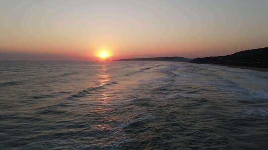 航拍美丽的海边日出