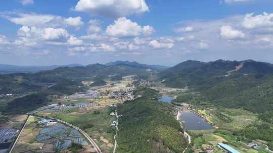 山川丘陵美丽乡村田园秋收景色航拍