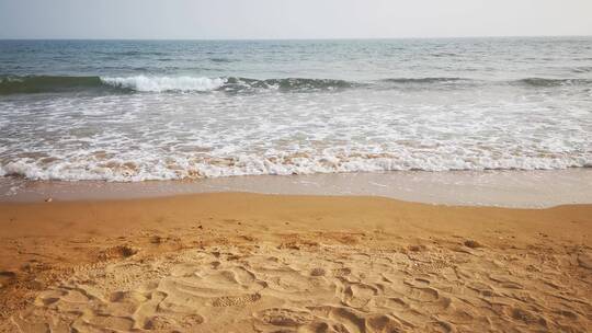 实拍大海海浪浪花沙滩