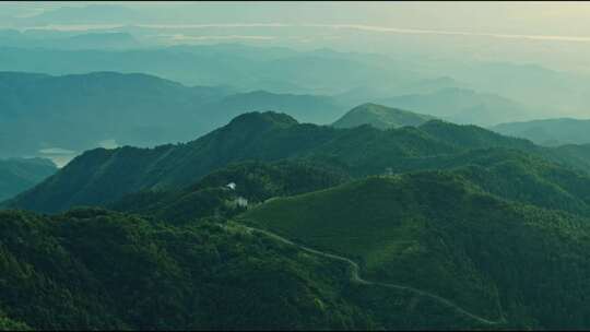 云层里的山-抚州地标