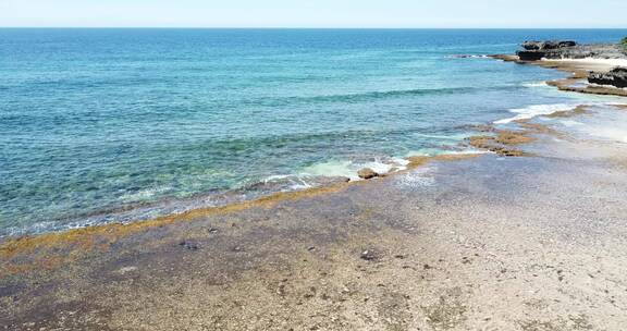 碧绿的浪花冲击海岸边 菲律宾bolinao
