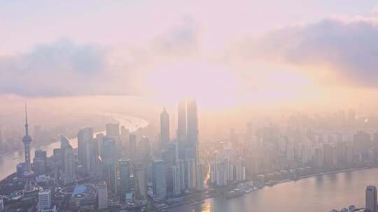 逆光晨雾日出上海航拍
