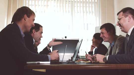 【合集】商务办公开会讨论合作