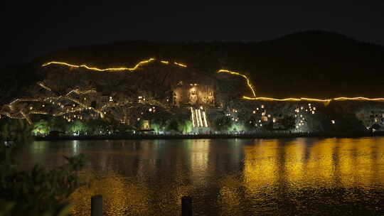 龙门石窟夜景