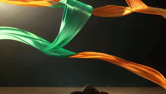 飘动的绿色和橙色绸带素材