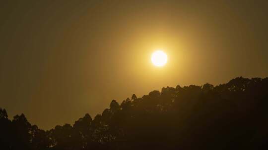 太阳在山头落下延时特写镜头