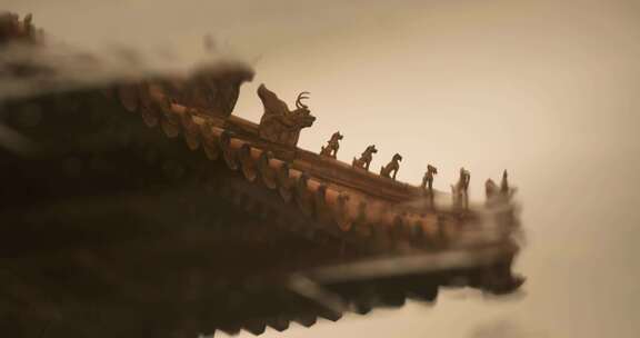 雨天故宫房檐脊兽倒影水滴涟漪