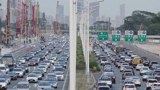 城市道路拥堵车水马龙