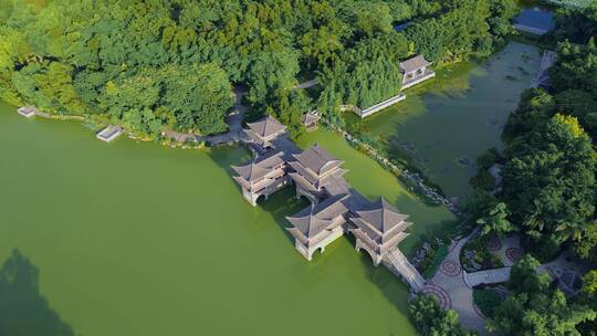 广西南宁狮山公园竹影桥风雨桥湖景风光