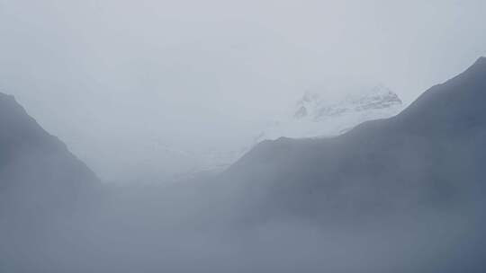 喜马拉雅山，雪山，薄雾，风景