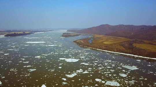 航拍乌苏里江饶河开江流冰