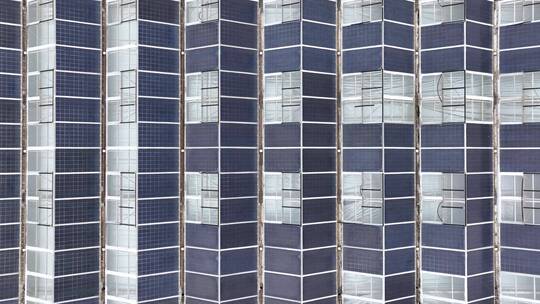 航拍现代玻璃房大棚楼顶太阳能光伏面板发电