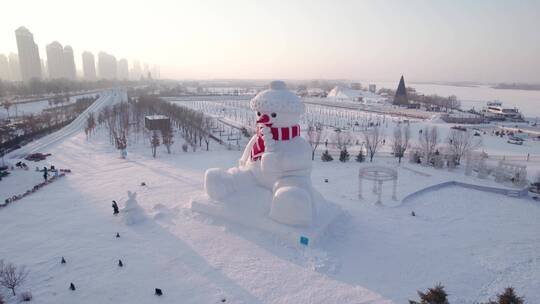 哈尔滨外滩雪人码头网红大雪人