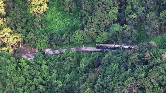 航拍香港太平山山顶缆车