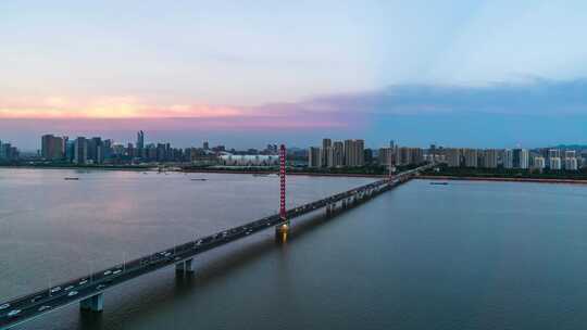 杭州城市天际线的昼夜延时