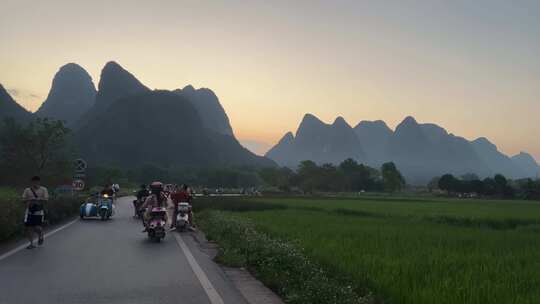 广西桂林阳朔山水风景麦田