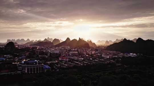 桂林山水日落晚霞城市风景和自然风光