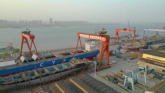南京市鼓楼区中国长航船舶重工金陵船厂航拍视频素材模板下载