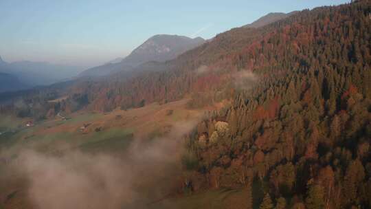 巴伐利亚阿尔卑斯山薄雾日出|4K
D-LOG-完美的颜色分级！
23.976fps
真正令人惊艳的黄金