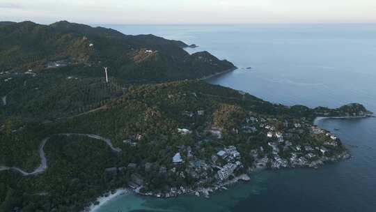 从高空拍摄的日落，泰国涛岛，海岸线的壮丽