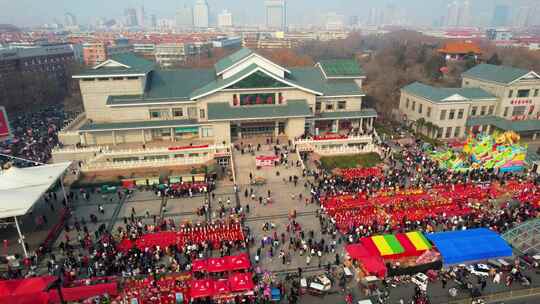 济宁新年初一人群热闹场景城市航拍素材