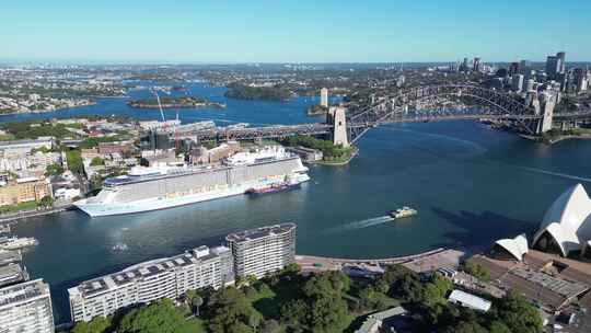 航拍澳大利亚悉尼港摩天大楼大海港口蓝天