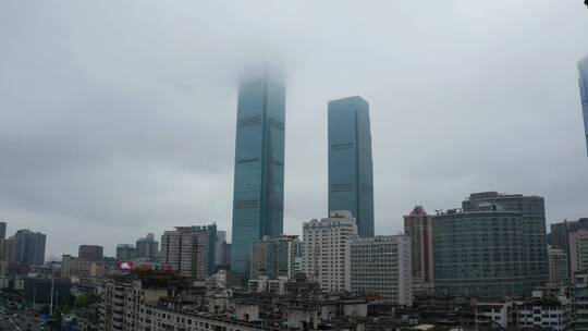 航拍长沙国金中心大楼阴雨天云雾缭绕