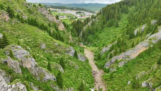 鸟瞰草原高山峡谷险峻风景祖国大好河山