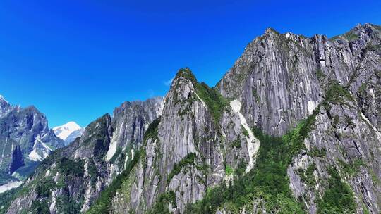 航拍四川甘孜磨西镇燕子沟高山岩石风光