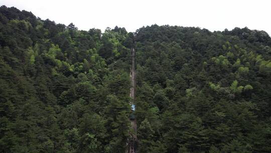 缆车上山（百岁宫）