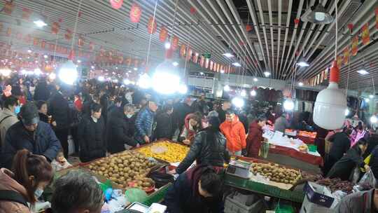 农历新年，重庆长生赶集市场迎来众多市民
