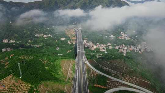 高速公路 高速 航拍高速 高速山区云雾
