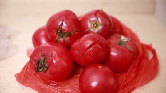 做菜切西红柿块