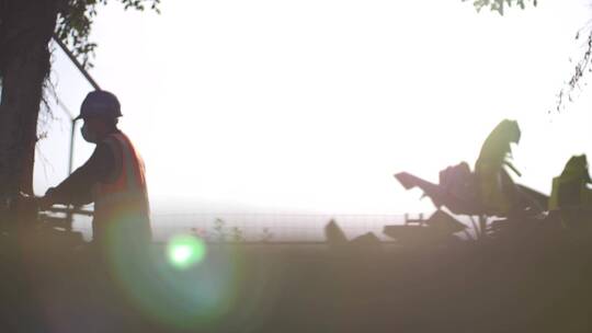 阳光下行人、骑车的人升格慢镜头逆光剪影