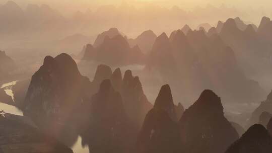 桂林山水中国美丽的风光丁达尔光线日出